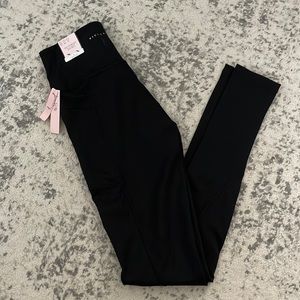 Victoria’s Secret incredible essential legging